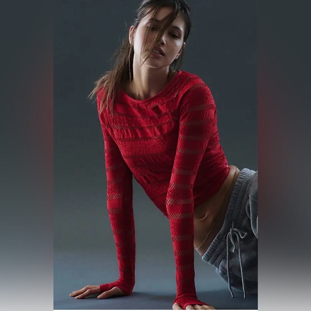 NWOT Free People Movement Take On Me Layer Top - Winterberry Size M/L - Picture 2 of 9